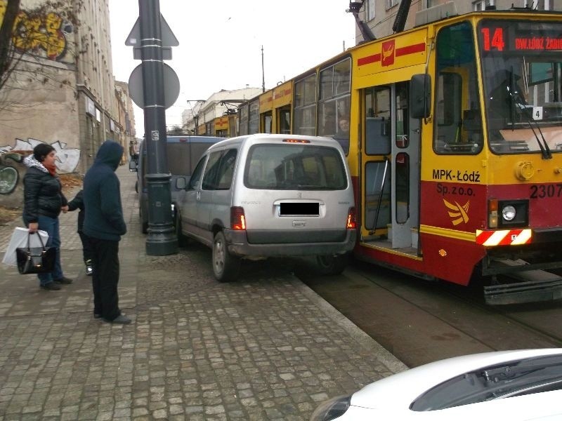 Uważaj, jak parkujesz! MPK przegania kierowców z torów 