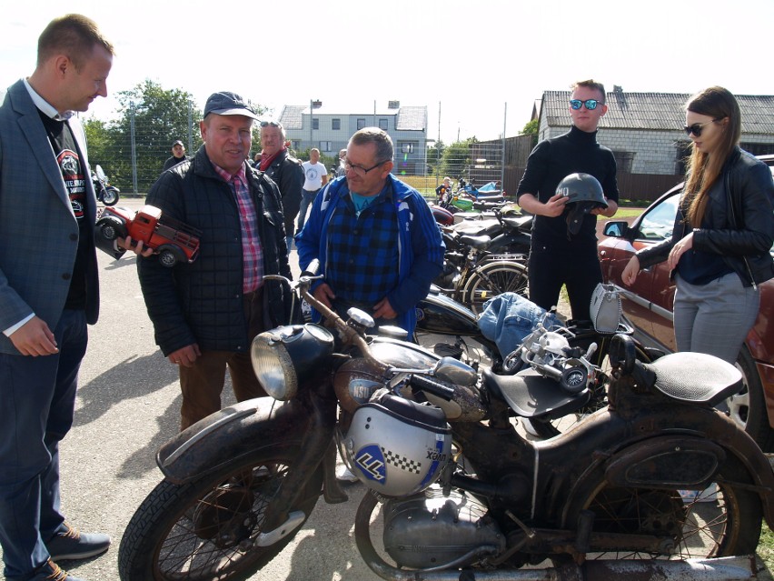 Rzekuń. Oldtimer 2021. 10. Rzekuńskie Spotkania Sympatyków Starej Motoryzacji. 5.09.2021. Zdjęcia