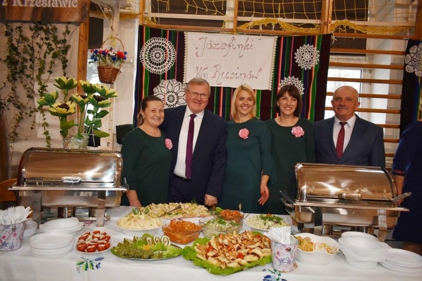 W Rusinowie uczniowie mają nową halę sportową w Publicznej Szkole Podstawowej. Zobaczcie, jak wyglądała uroczystość otwarcia