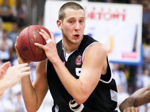 Nowakowski nadal koszykarzem Czarnych Słupsk.