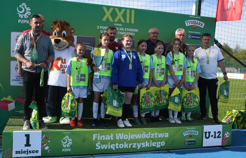 Futbolistki Gminy Brody Team wygrały w Nowinach Turniej Z Podwórka na Stadion o Puchar Tymbarku. Na Marysię Zając zwrócił uwagę trener kadry