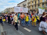 XV Parada Łazarska "Razem z Ukrainą" przeszła ulicami Poznania. Wystartowały Dni Łazarza. Zobacz zdjęcia i wideo!