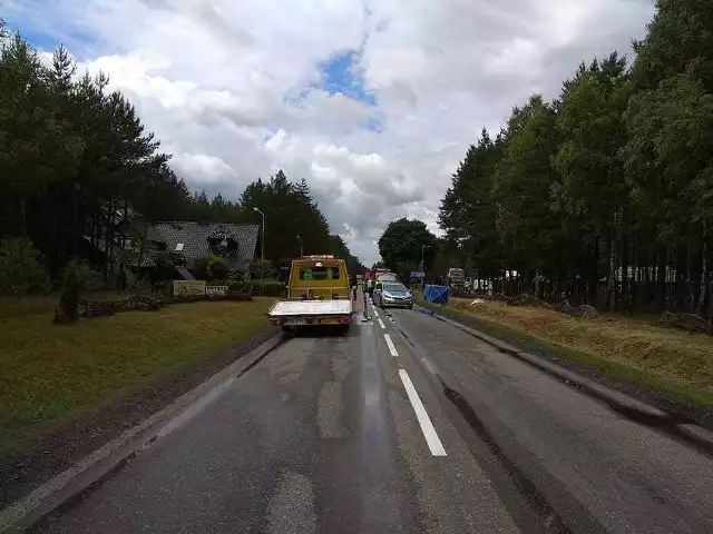 Wypadek w Sporyszu. Kierowca potrącił dwie osoby. Jedna nie żyje