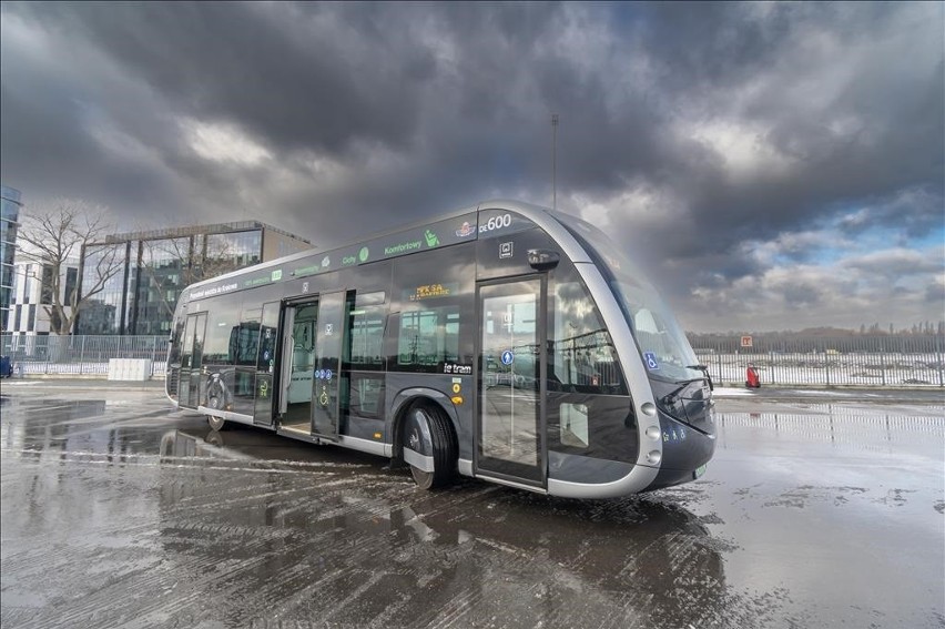 Takiego autobusu na krakowskich ulicach jeszcze nie było. Ruszyły testy [ZDJĘCIA]