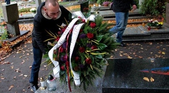 Bartosz Ława na grobie Floriana Krygiera