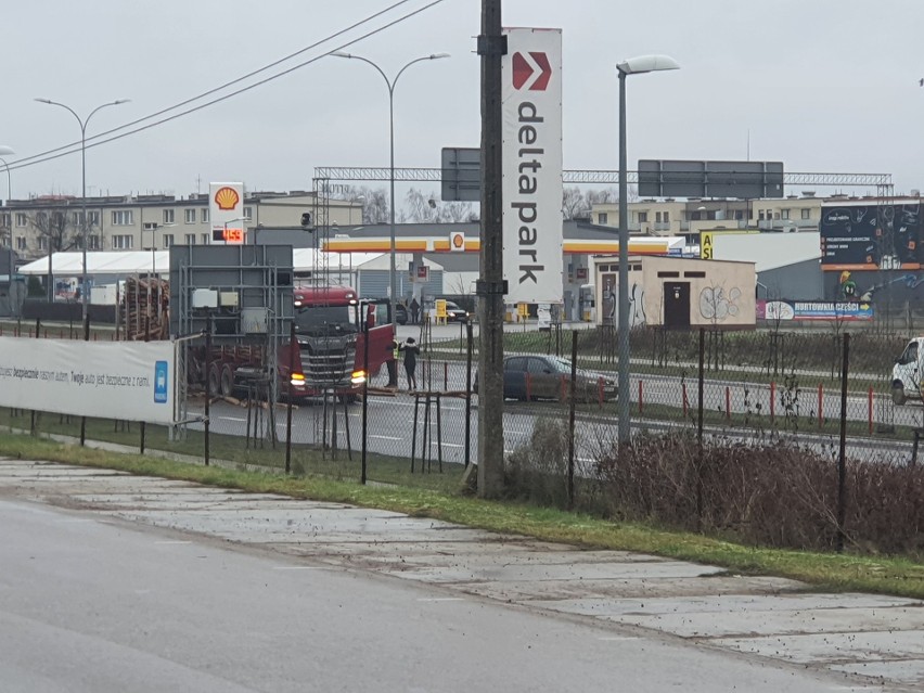 Groźne zdarzenie z udziałem ciężarówki na ul. Sosabowskiego...