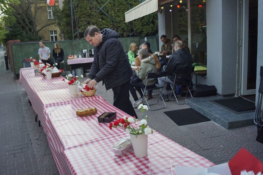 Poznań: Sąsiedzka biesiada w Dzień Flagi