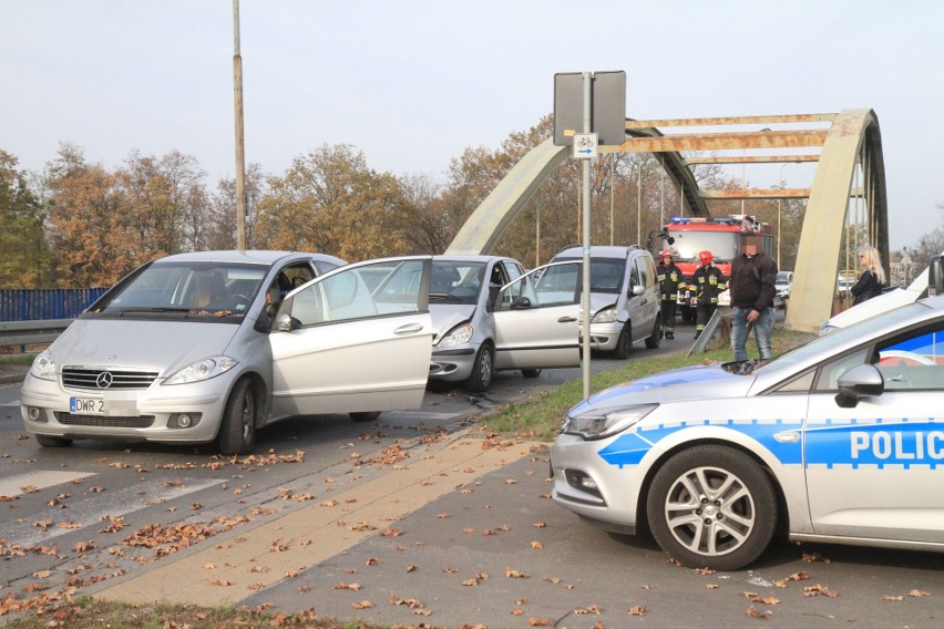 Trzy mercedesy zderzyły się na mostach Jagiellońskich