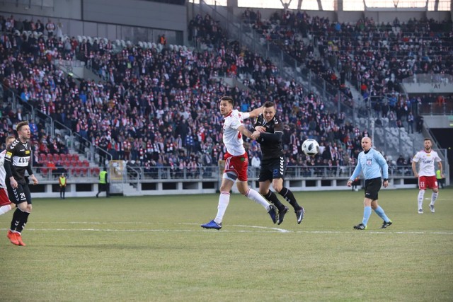 03-03-2019 lodz .mecz lks lodz garbarnia krakow wygrany przez lks 3-0. pierwszy mecz rundy wiosennej rozegrany na stadionie z nowym oswietleniemfot. grzegorz galasinskidziennik lodzki/polska press *** local caption *** lks ,lks, garbarnia krakow, mecz, pilka nozna,