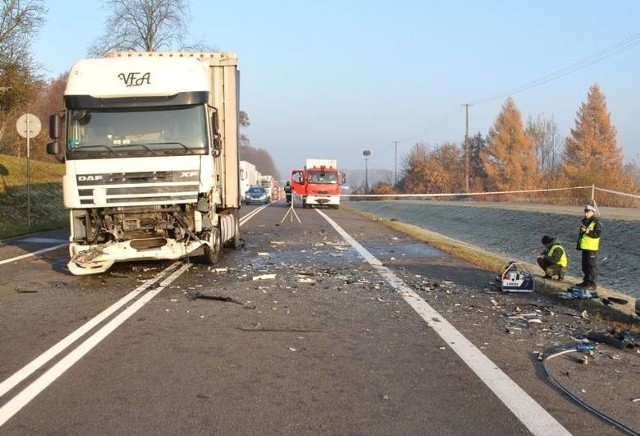 Najtragiczniejszy w ostatnim czasie wypadek w naszym regionie miał miejsce w Podcisówku na początku listopada. Zginęły w nim trzy osoby - Rumuni jadący do pracy. Samochód, którym podróżowali, zderzył się z nadjeżdżającym tirem.