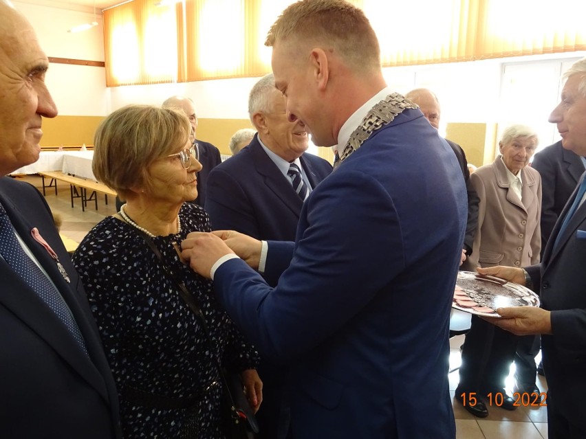 Złote i Diamentowe Gody w Nurze. Wspaniały jubileusz obchodziło 12 par. Uroczystość odbyła się 15.10.2022