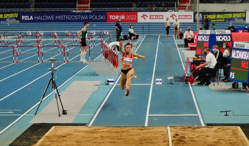 Karolina Młodawska z KKL Kielce zdobyła złoty medal w trójskoku na Halowych Mistrzostwach Polski w Toruń Arenie. Zobacz zdjęcia