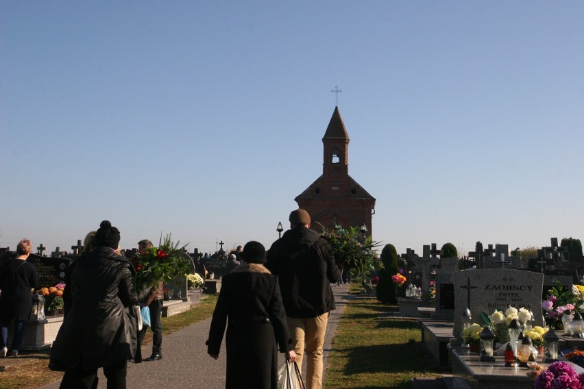 Cmentarz w Jelonkach 1.11.2021 Zdjęcia. Tak wyglądał cmentarz na Wszystkich Świętych