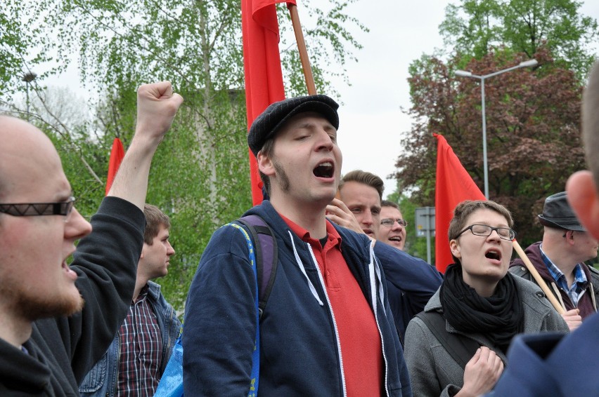 1 maja w Krakowie. Manifestacja OPZZ i SLD z okazji święta pracy [ZDJĘCIA, WIDEO]