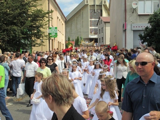 Rekordowa liczba osób przeszła ulicami Staszowa w procesji Bożego Ciała
