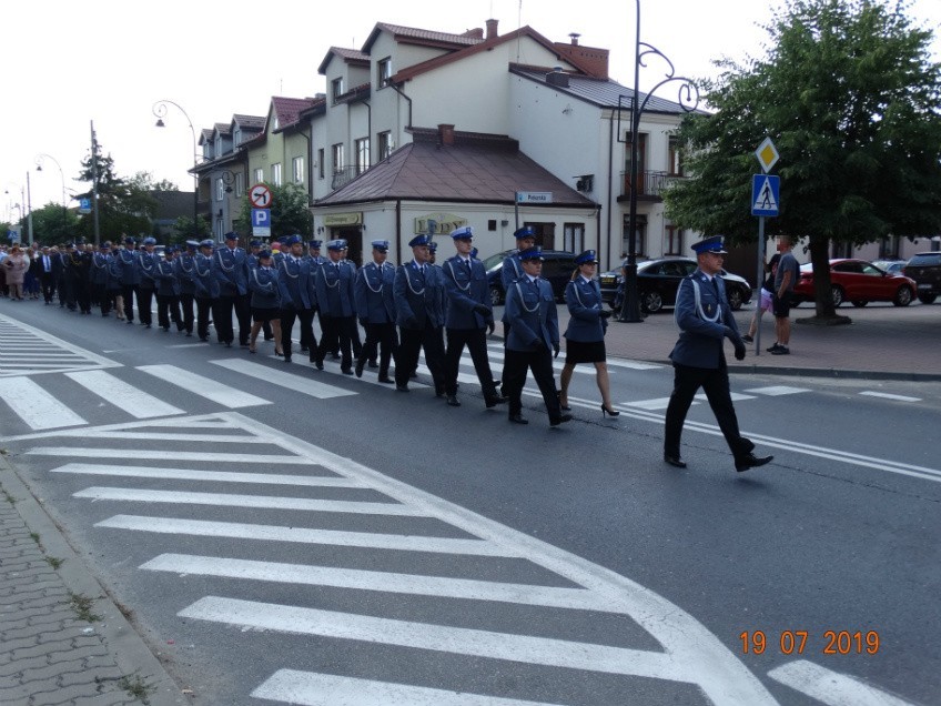 Święto policji w Białobrzegach. Był apel, odznaczenia i awanse