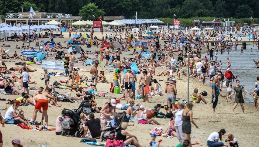 Tłumy spacerowiczów w Sopocie w sobotę, 4.07.2020 r.