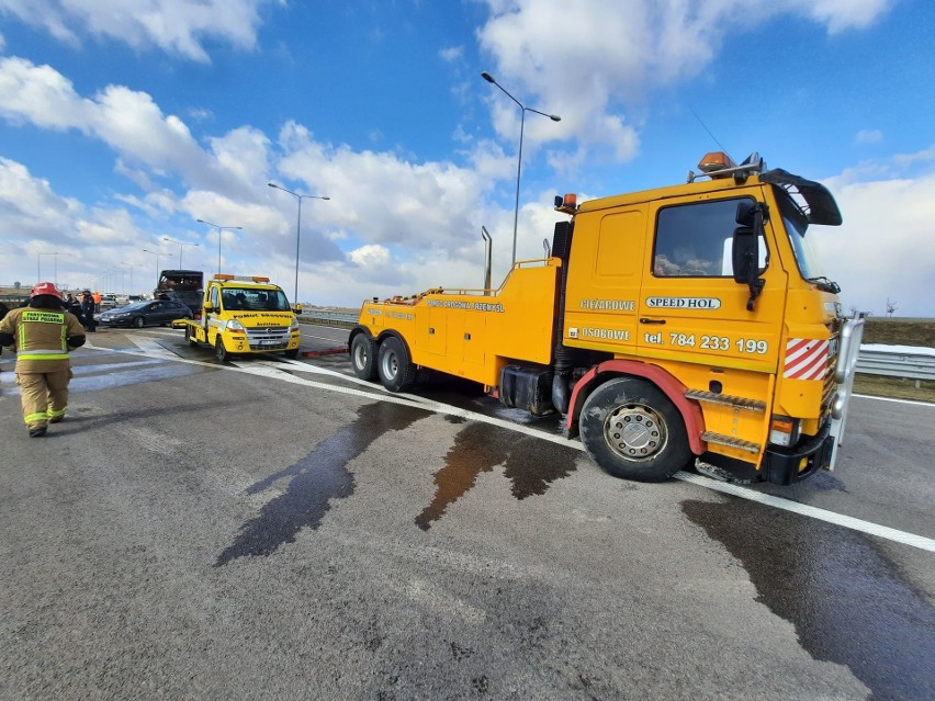 Wypadek ukraińskiego autokaru na autostradzie A4 koło Przemyśla. Zginęło 5 osób, a 39 zostało rannych [ZDJĘCIA]