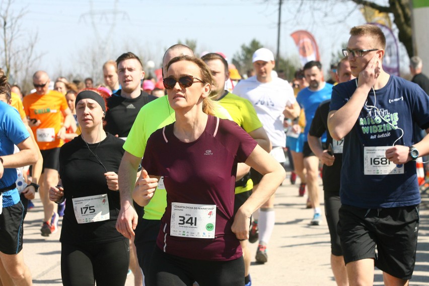 Biegli w niedzielę nad Zalewem Zemborzyckiem. To ostatni bieg z cyklu "Cztery Dychy do Maratonu" [DUŻO ZDJĘĆ]