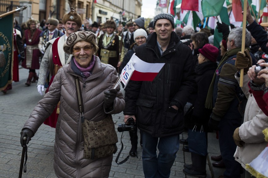 Kraków. Pochód patriotyczny z Wawelu na Rynek [ZDJĘCIA]