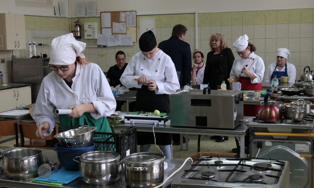 Wojewódzki finał ogólnopolskiej olimpiady kulinarnej  w Grudziądzu