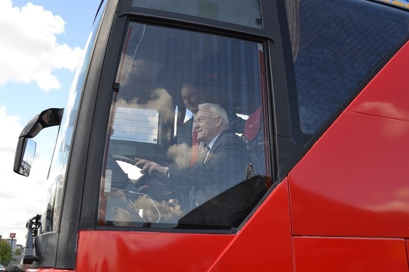 Czerwony autobus Leszek Miler w Częstochowie