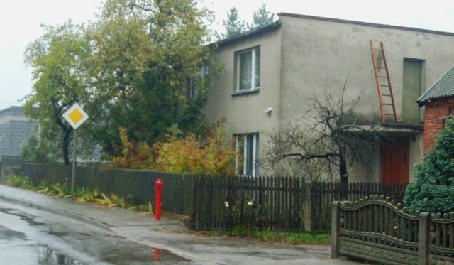W tym budynku we Wronowie (powiat kościański) zmarł Remigiusz H.