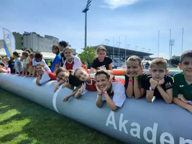 W Radomiu odbył się Festyn Piłkarski. Wzięło w nim udział ponad sto dziewcząt z różnych szkół z Radomia i okolic>>>