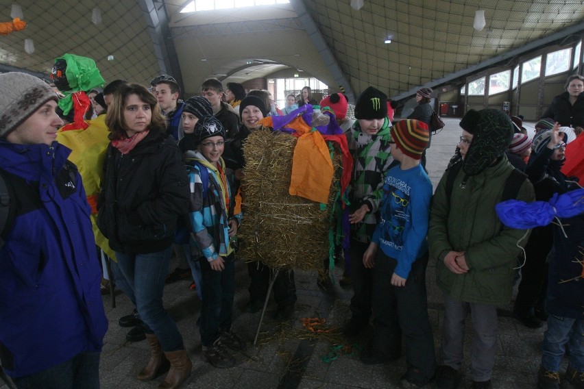 Czas na wiosnę! Dzieci topiły Marzannę w Parku Śląskim [ZOBACZ ZDJĘCIA]