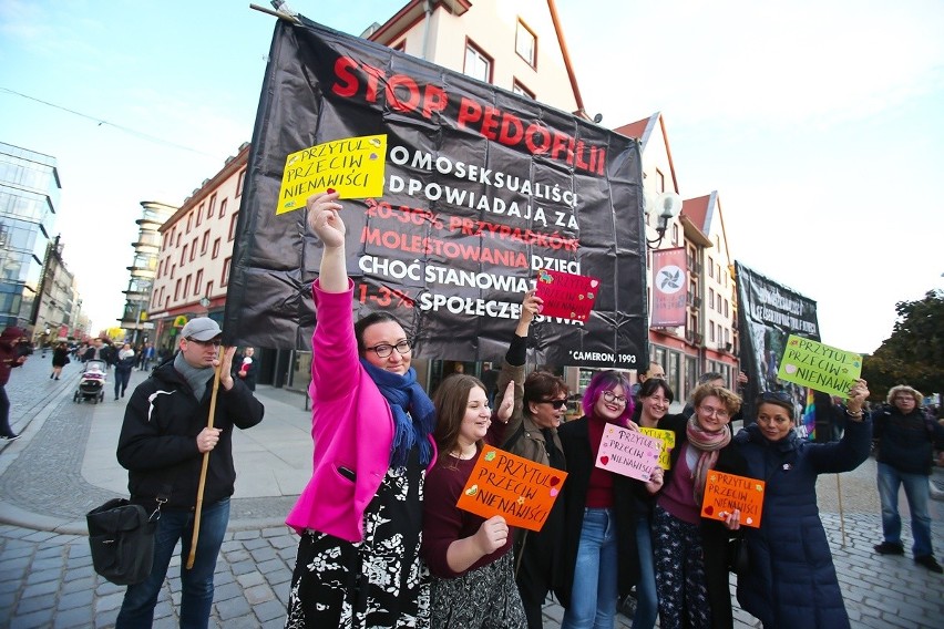 Pro life kontra LGBT we Wrocławiu. Gorąca pikieta [ZDJĘCIA]               