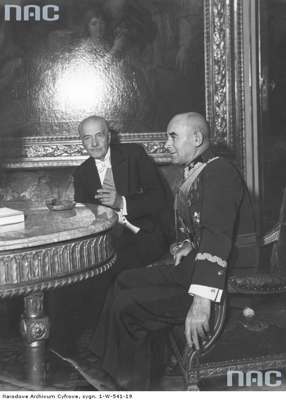 1-W-541-19Prezydent RP Ignacy Mościcki oraz marszałek Polski Edward Rydz-Śmigły podczas rozmowy na Zamku Królewskim