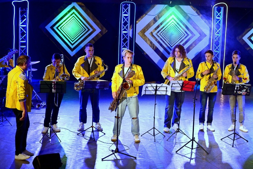 Tarnobrzeg. Muzycy i tancerze z Kijowa i Zaporoża w widowiskowym spektaklu na scenie Wozowni. Zobacz zdjęcia  