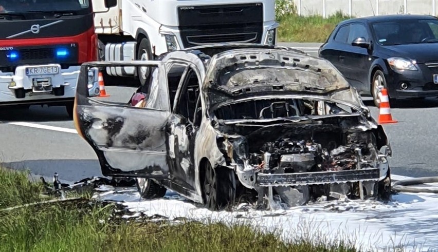Pożar samochodu na autostradzie A4 pod Brzeskiem