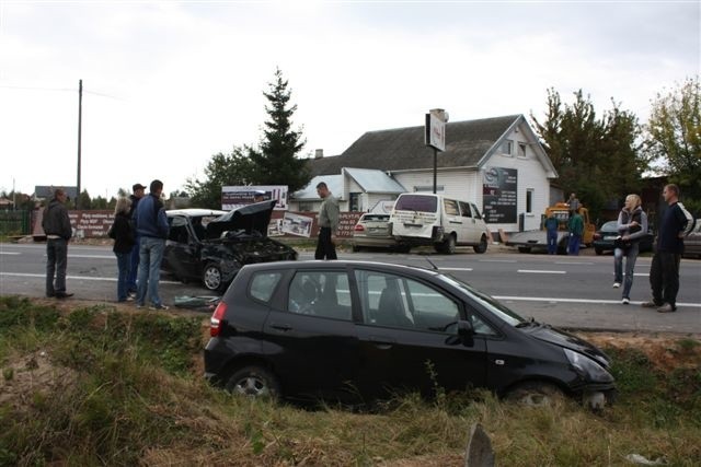 21-latka sprawczynią kraksy. Zderzyły się cztery samochody (obejrzyj zdjęcia)