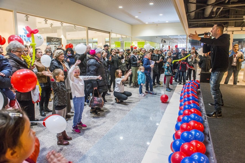 Radom. Tłumy na otwarciu Centrum Handlowego Przy Struga