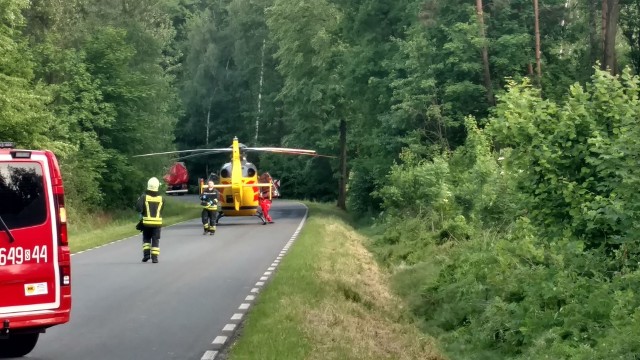 Po wypadku w Lędzinach na drodze lądował helikopter LPR