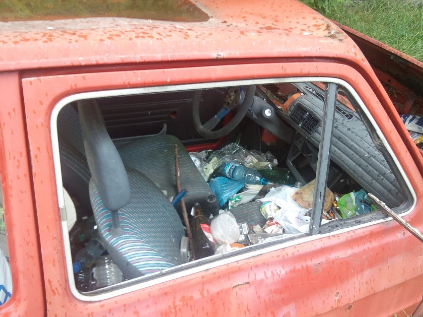 kiedyś fiat 126p dziś rodzaj pojemnika na odpady