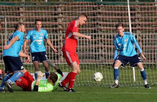 Arkonia Szczecin (czerwone stroje) - Błękitni II Stargard 2:5.