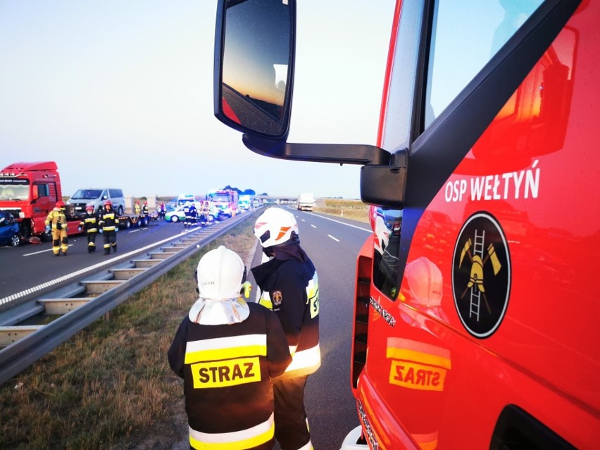 Kraksa kilku aut na S3. 10 osób zostało poszkodowanych