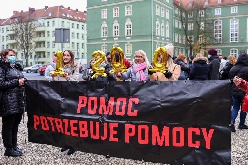 Protest pracowników MOPR w Szczecinie