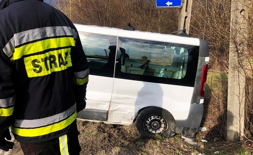 Zderzenie osobówki z dostawczakiem w Mszanie Dolnej