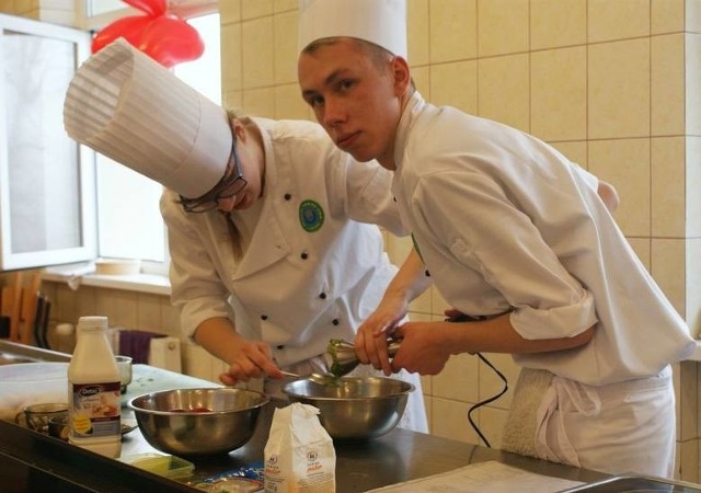 Uczestnicy konkursu w Grubnie co roku mają do wykonania kulinarne zadania.