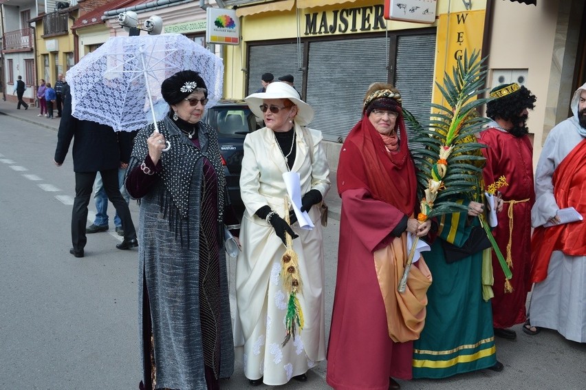 Niedziela Palmowa w Rudniku nad Sanem. Przez osła nie było wjazdu do Jerozolimy