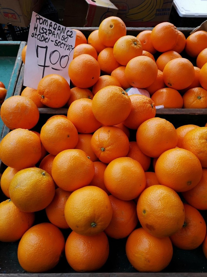 Pomarańcze to owoce cytrusowe znane ze swojego bogactwa...