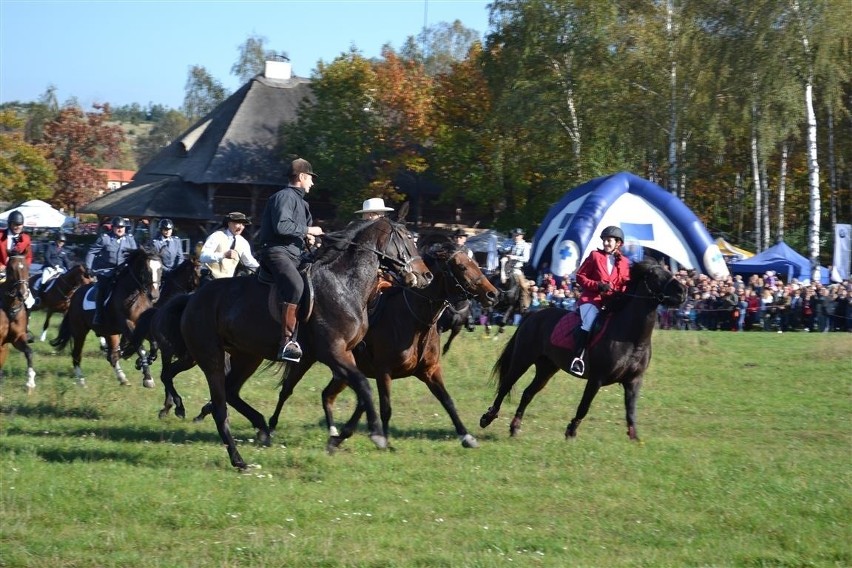 Hubertus 2014. Jeźdźcy z całego regionu opanowali zamkowe...