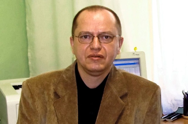 Dr Arkadiusz Szymczyna jest historykiem, autorem i współautorem publikacji poświęconych tematyce kresowej i ekspatriantom z Kresów, którzy po II wojnie światowej zamieszkali na Ziemiach Zachodnich, szczególnie w powiecie głubczyckim.