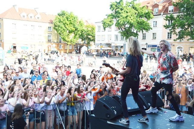 Występ grupy Felivers przyciągnął do Łowicza wiele fanek sochaczewskiego boys bandu