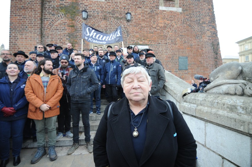 Shanties 2020. Szantymeni i krakowianie wspólnie zaśpiewali na Rynku Głównym [ZDJĘCIA, WIDEO]  