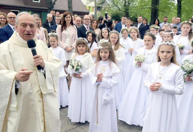Uroczystość Pierwszej Komunii Świętej w kościele pw. Matki Boskiej Dobrej Rady w Zgierzu - 8.05.2022 r.