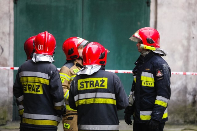 W Dolnej Grupie strażacy gasili pożar sadzy w kominie.